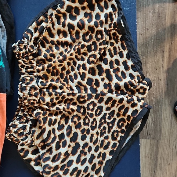 Cheetah print shorts - Picture 2 of 2
